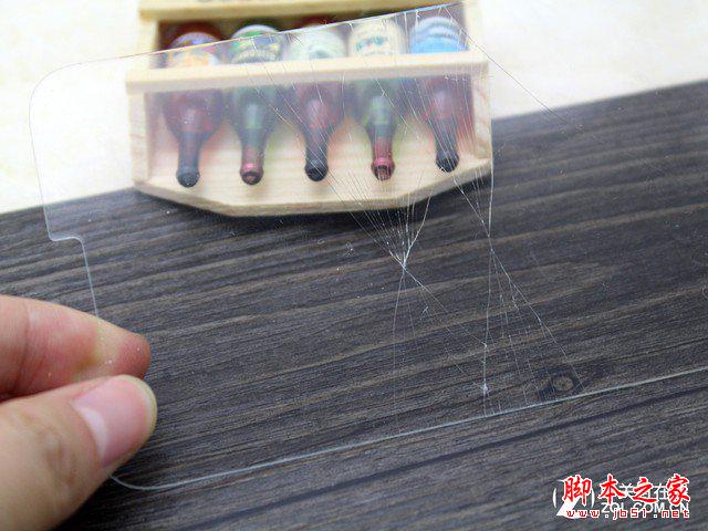 你絕對沒想到，鋼化玻璃膜竟然是這樣煉成的