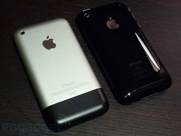 第一代iPhone與iPhone 3G背面比較