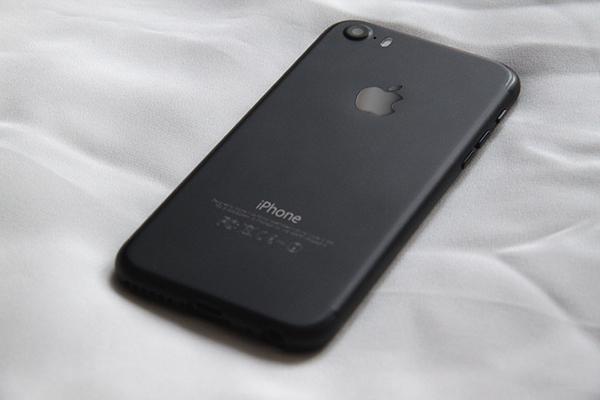 高能 iPhone 5s變身黑色iPhone 7 mini